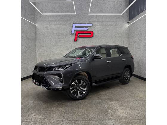 TOYOTA HILUX SW4 2.8 D-4D TURBO DIESEL DIAMOND 7L 4X4 AUTOMÁTICO